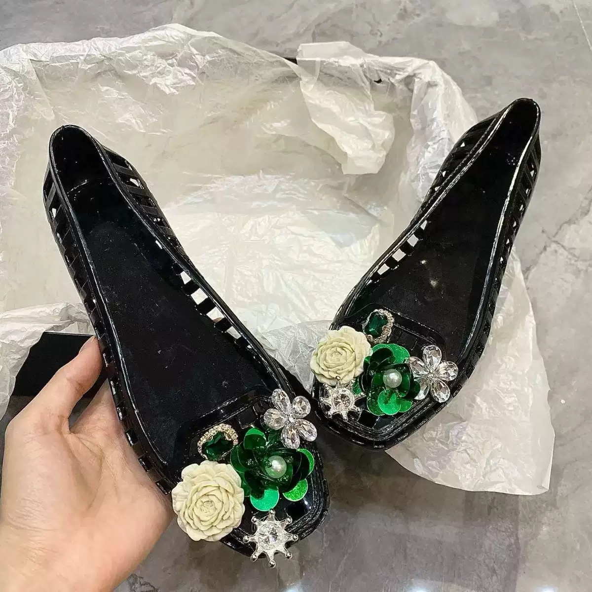 Sepatu Jelly Mewah Berhias Bun - Jelly Sandal Women ulasan dan harga