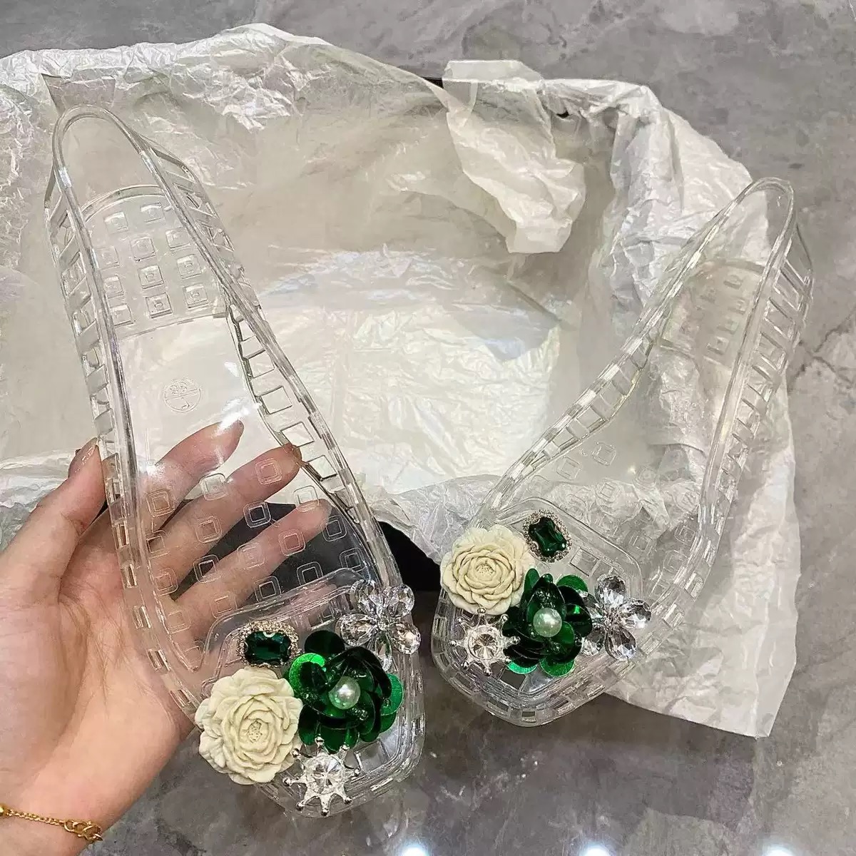 Sepatu Jelly Mewah Berhias Bun - Jelly Sandal Women ulasan dan harga
