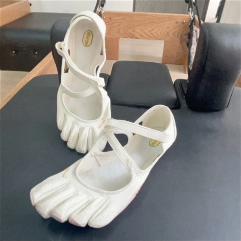 Sepatu Sneaker Wanita Five Fin - Women Shoes Logo ulasan dan harga